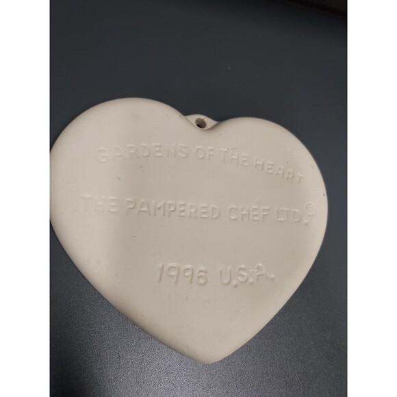 Pampered Chef Clay Cookie Mold Gardens of the Heart  5" X 6" 1996 USA Vintage - Picture 2 of 2